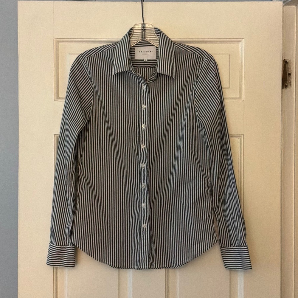 The Shirt by Rochelle Behrens Navy White Striped No Gape Button Down S Office